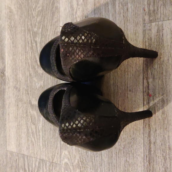 Pumps - Picture 3 of 6